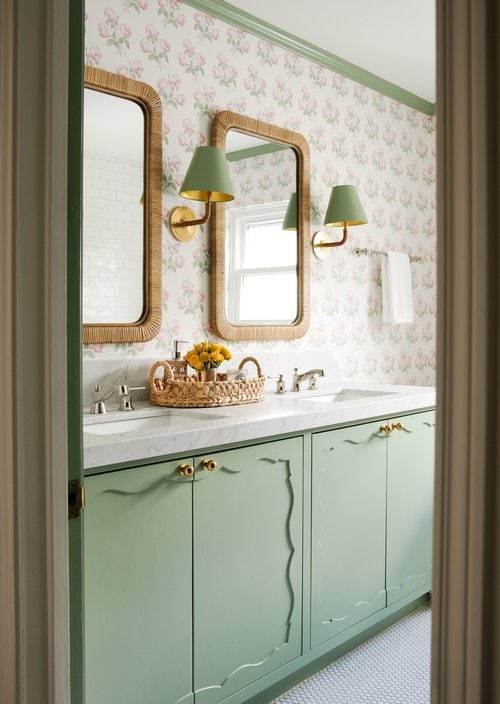 Home decor idea featuring bathroom in light green hues