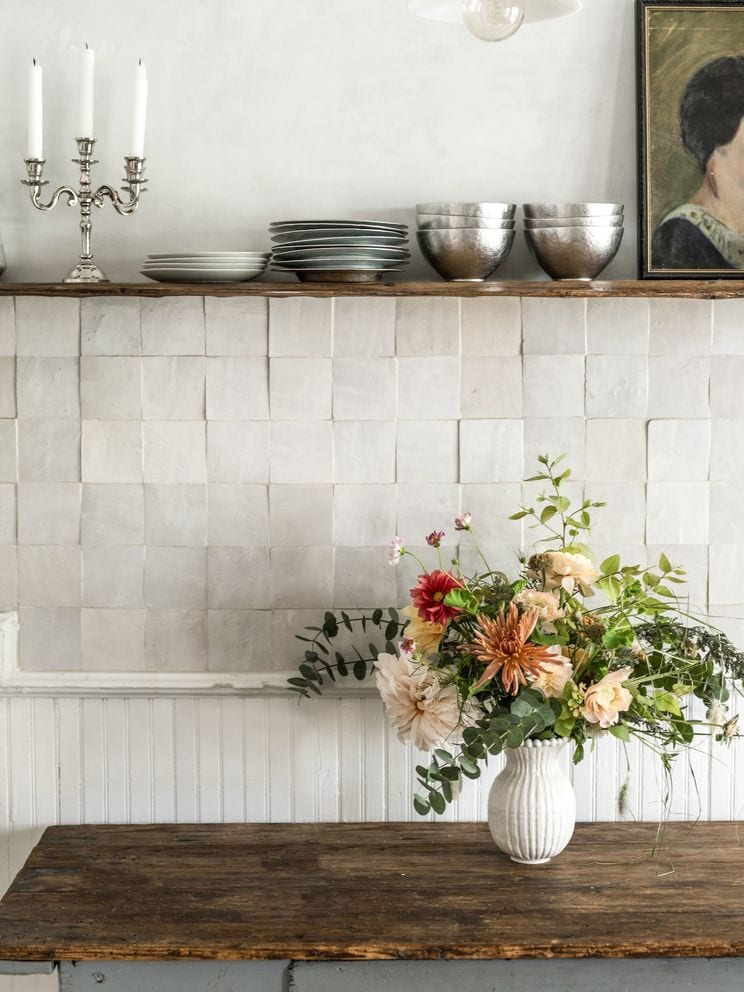 example of mixing patterns and textures in a traditional kitchen
