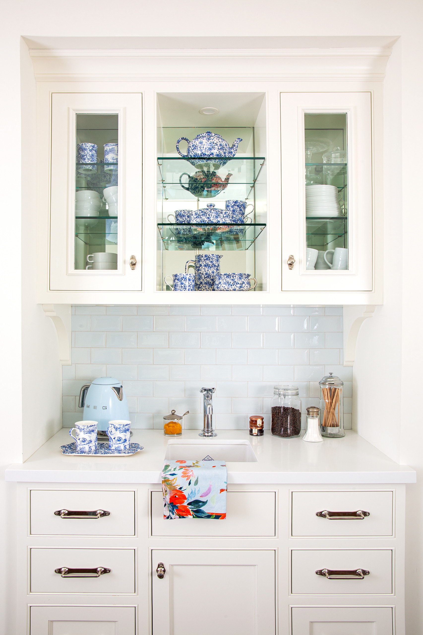 Cheery beach style retreat kitchen featuring white and blue color scheme featured in home tour