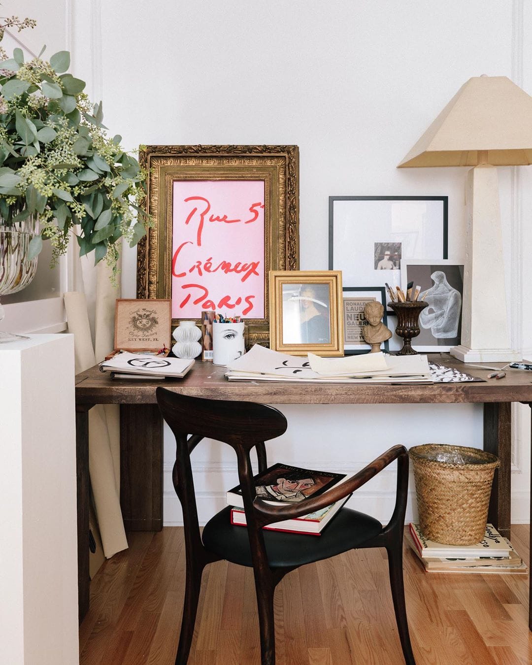 Eclectic style decor idea featuring contemporary home office