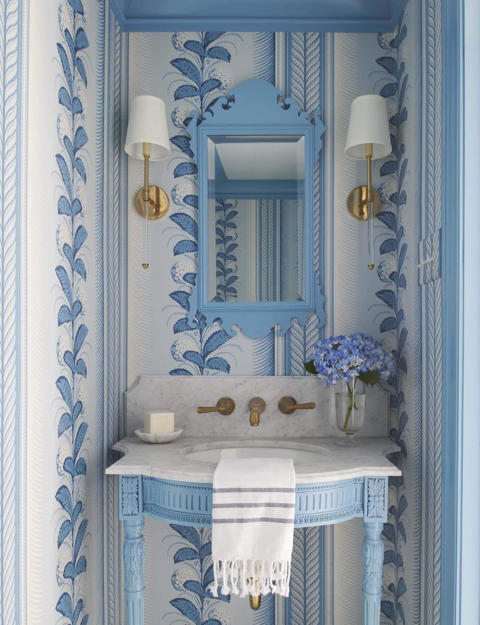 Amy Studebaker interior design featuring a traditional bathroom with coastal details