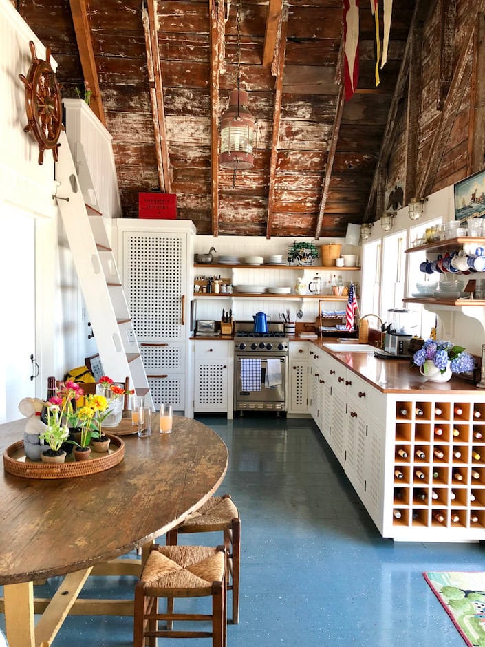 Idea to embrace a nautical theme decor featuring kitchen