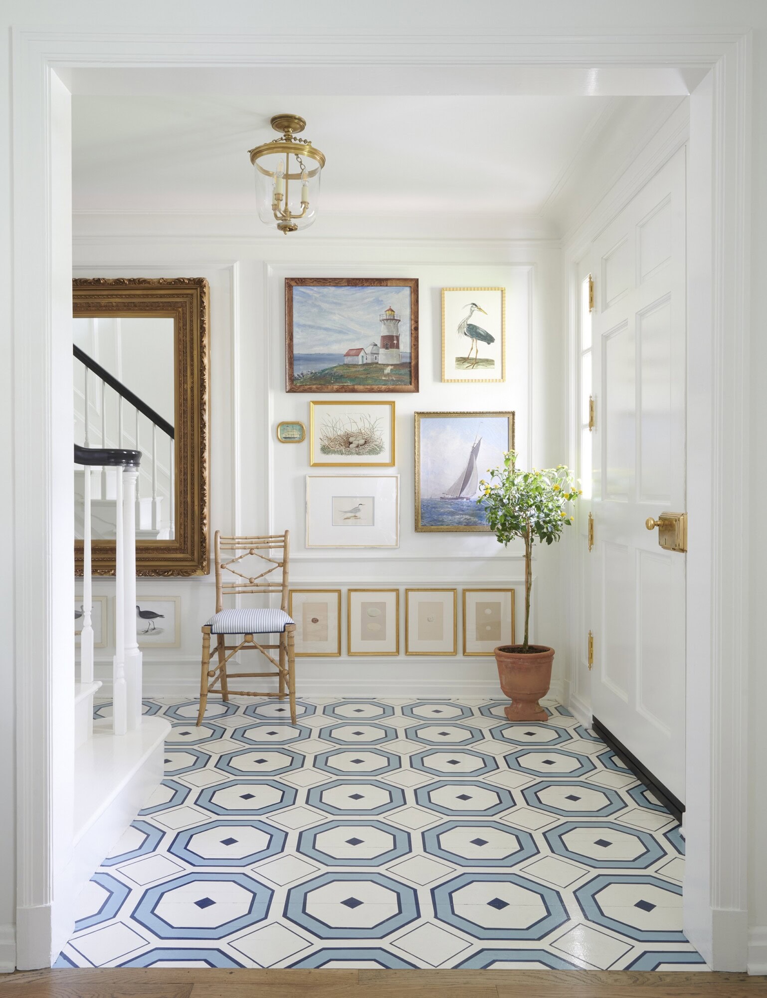 Amy Studebaker interior design featuring a traditional entryway with coastal details
