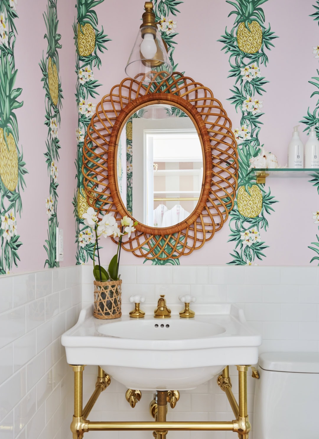 bathroom in pin and greens colors featuring tropical wallpaper