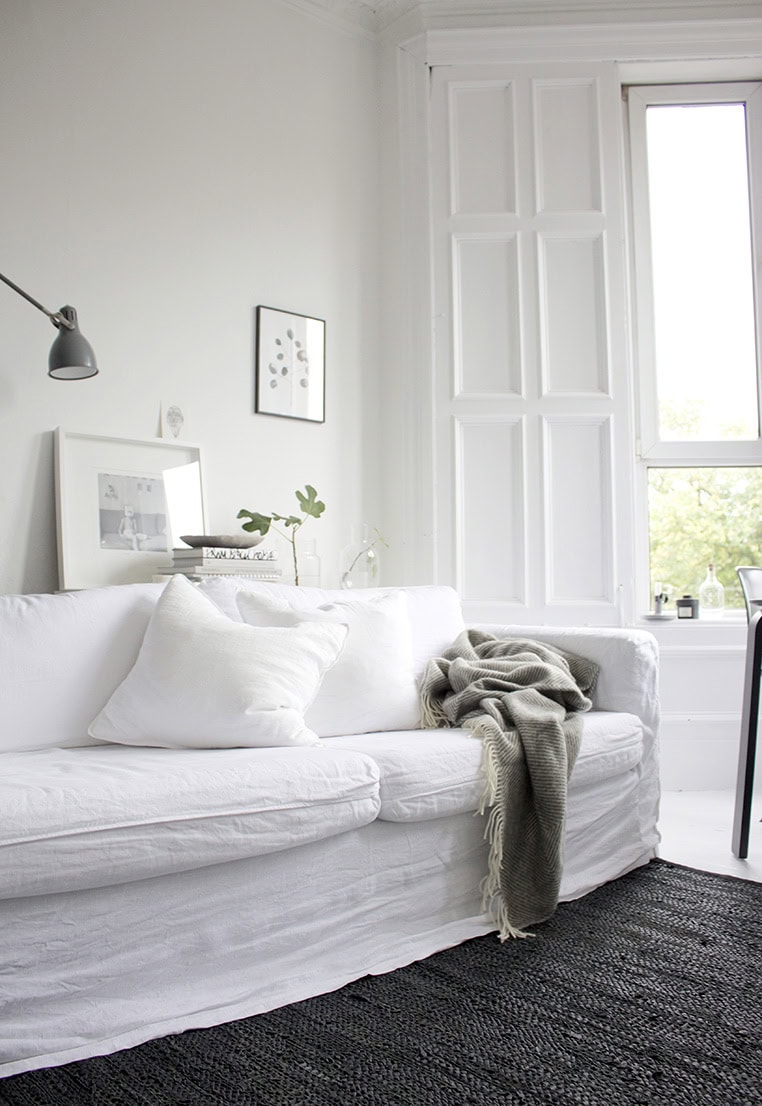 Minimalist decor for summer idea featuring scandinavian living room