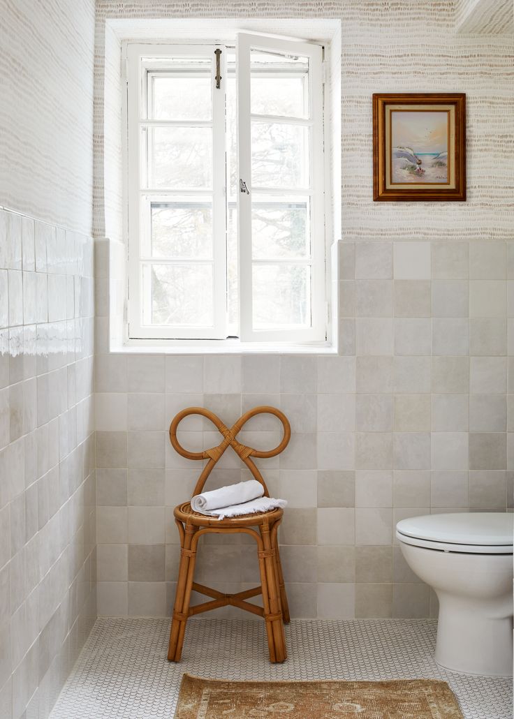 Budget bathroom remodeling ideas featuring sleek style