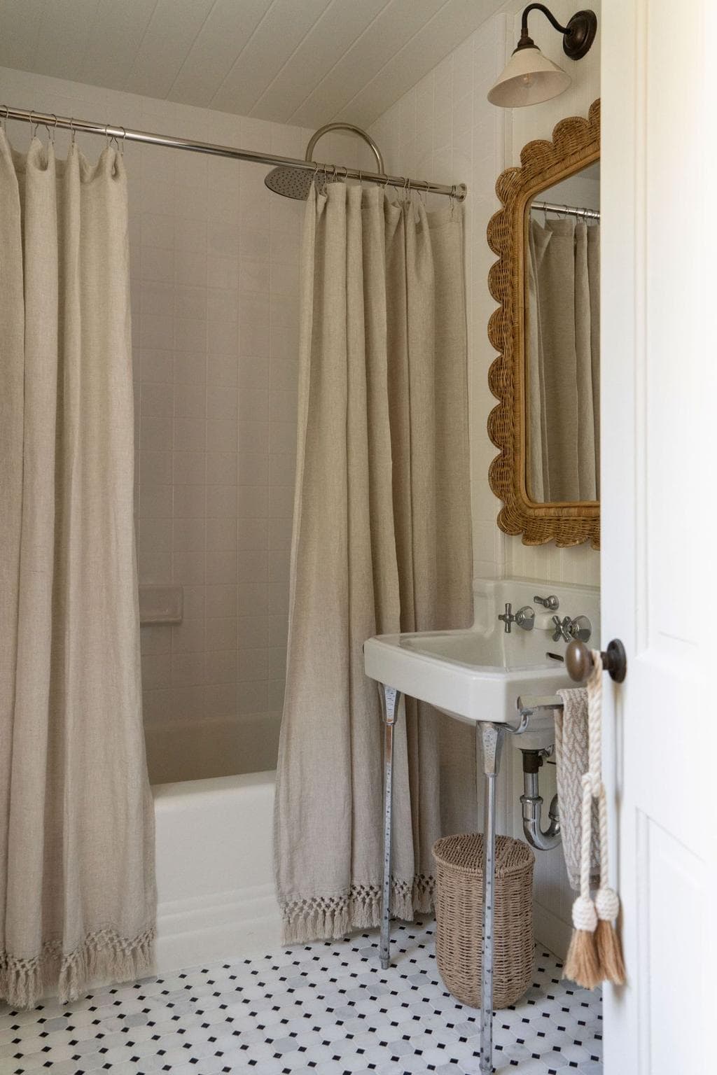 Budget bathroom remodeling ideas featuring sleek style