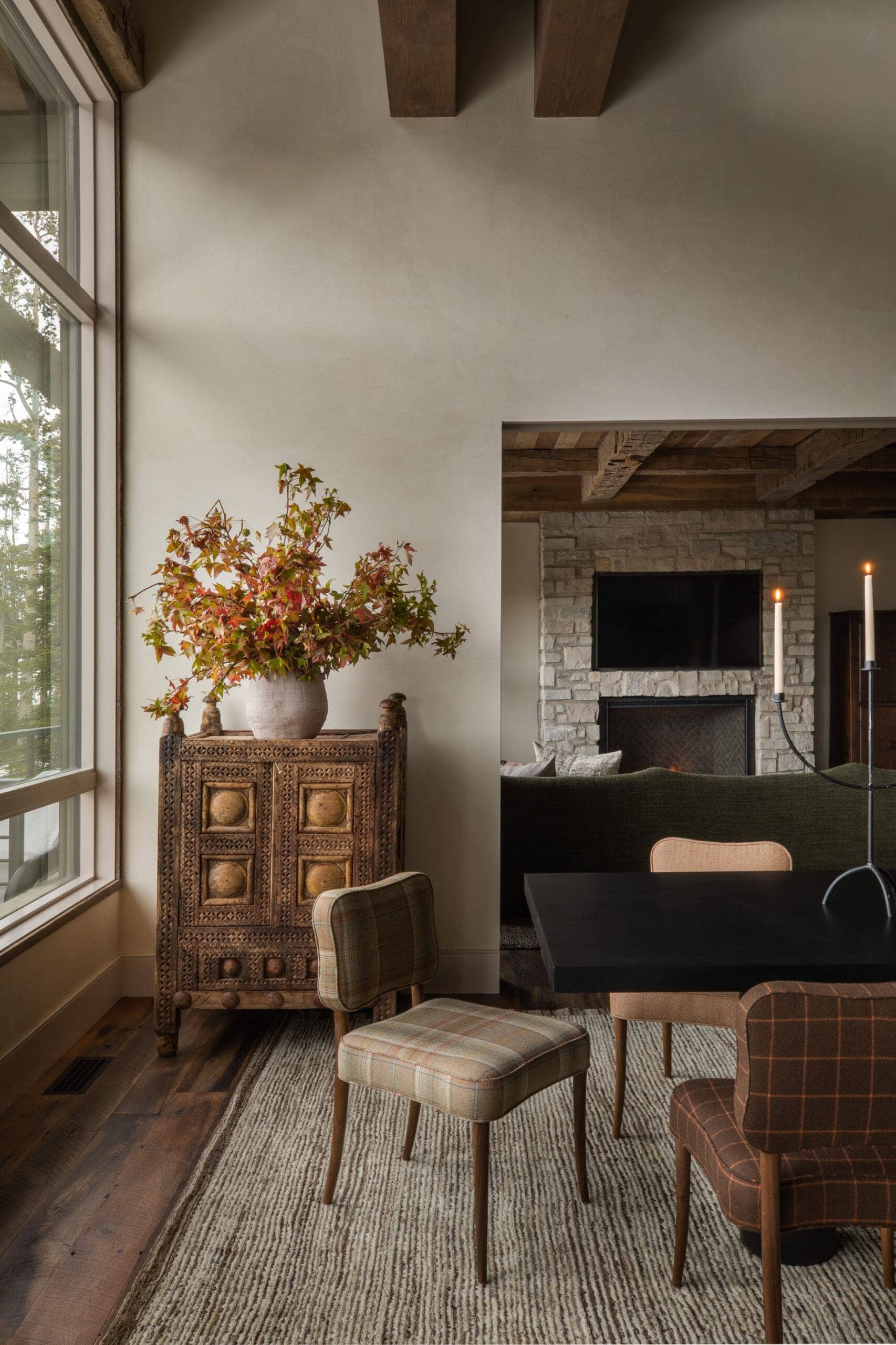 Californian-Inspired Luxury Aesthetic idea featuring sophisticated new traditional style living room designed by Amber Lewis