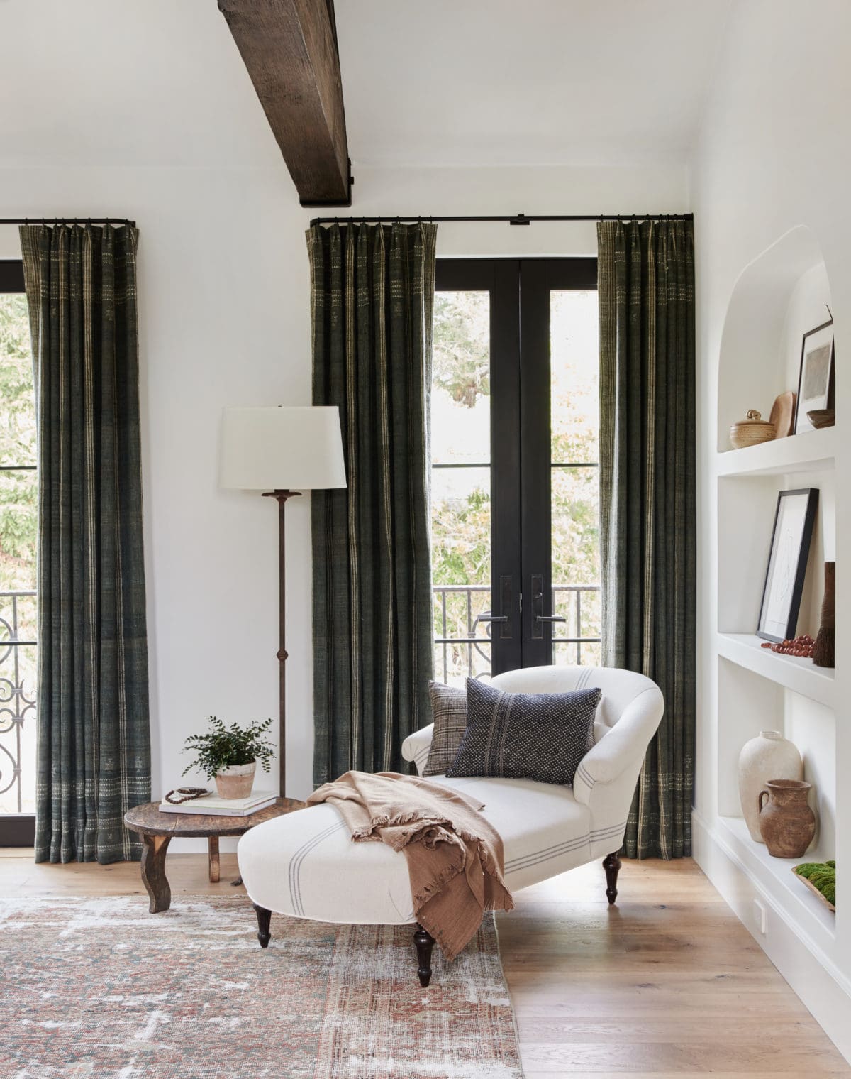 Californian-Inspired Luxury Aesthetic idea featuring sophisticated new traditional style living room designed by Amber Lewis