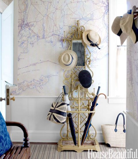 Example of vintage styled foyer decorating ideas