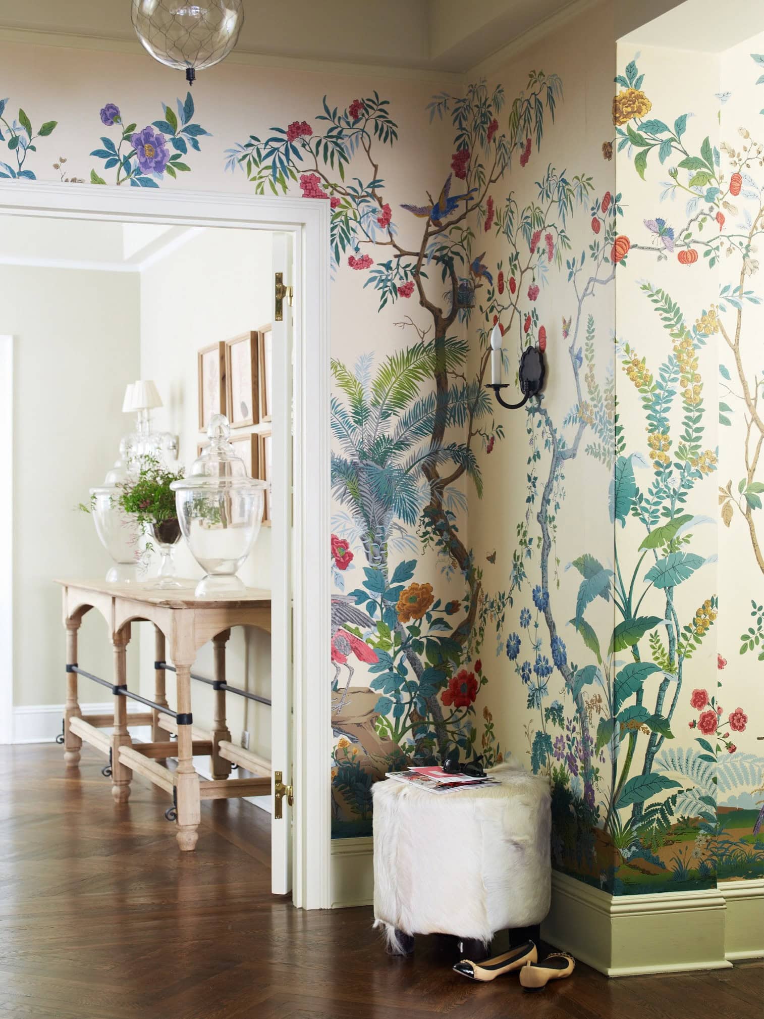 Example of romantic and whimsical foyer decorating ideas