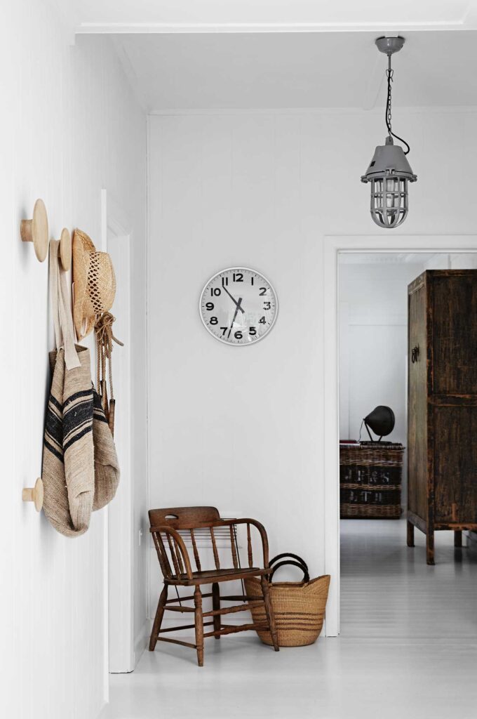 25+ Fabulous Foyer Decorating Ideas & Bonus Tips - shabbyfufu.com