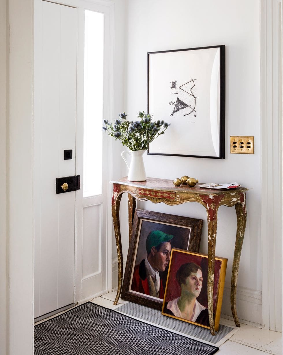 Example of traditional styled foyer decorating ideas