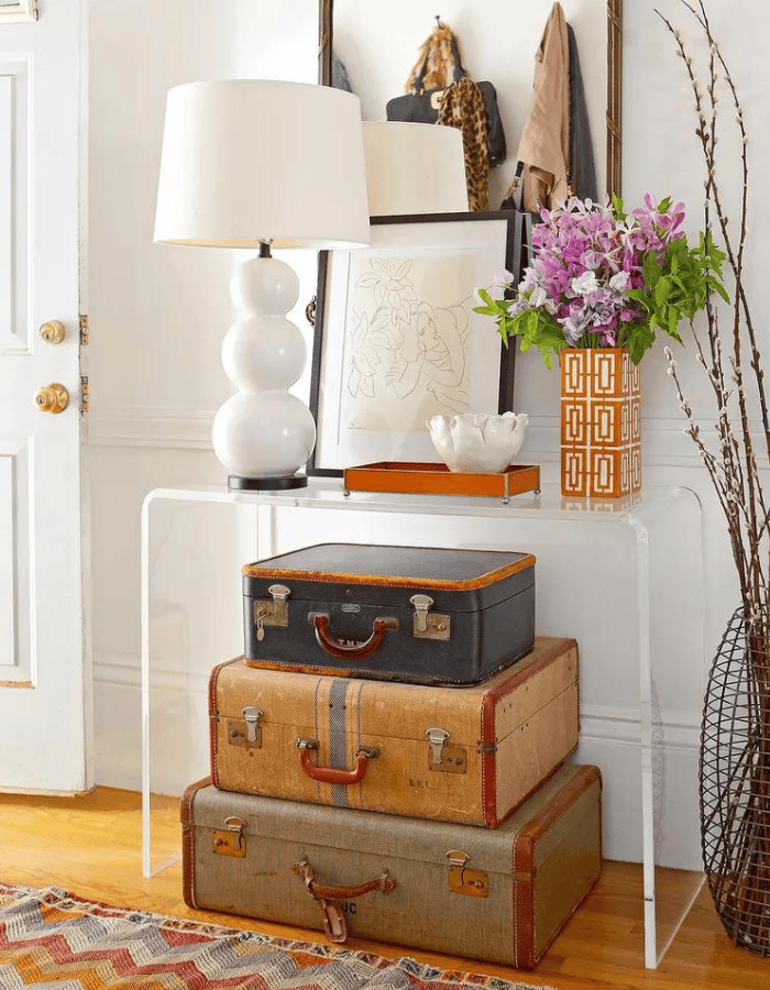 Example of vintage styled foyer decorating ideas