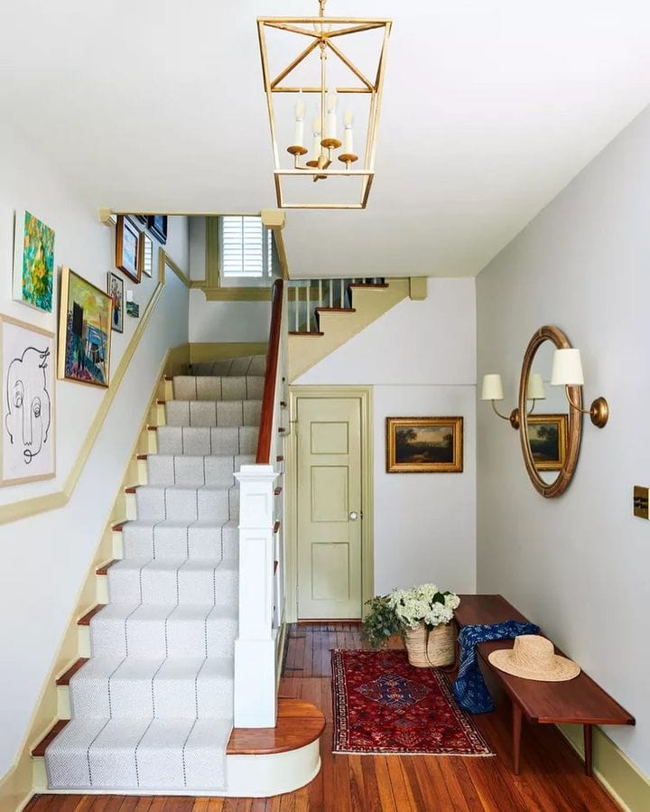 Example of traditional styled foyer decorating ideas
