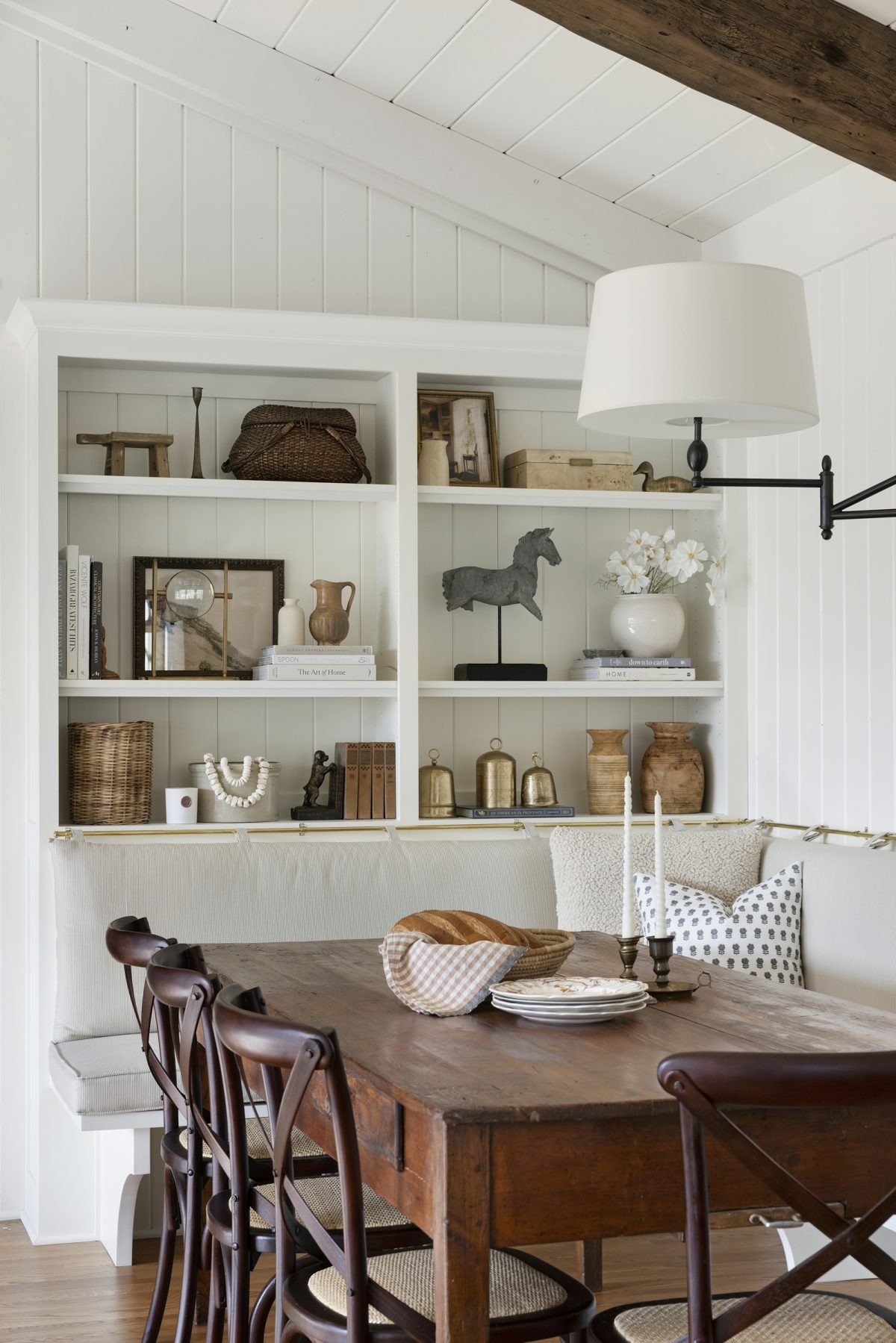 Dining nook in a classic fresh traditional decor style by Bria Hammel Interiors
