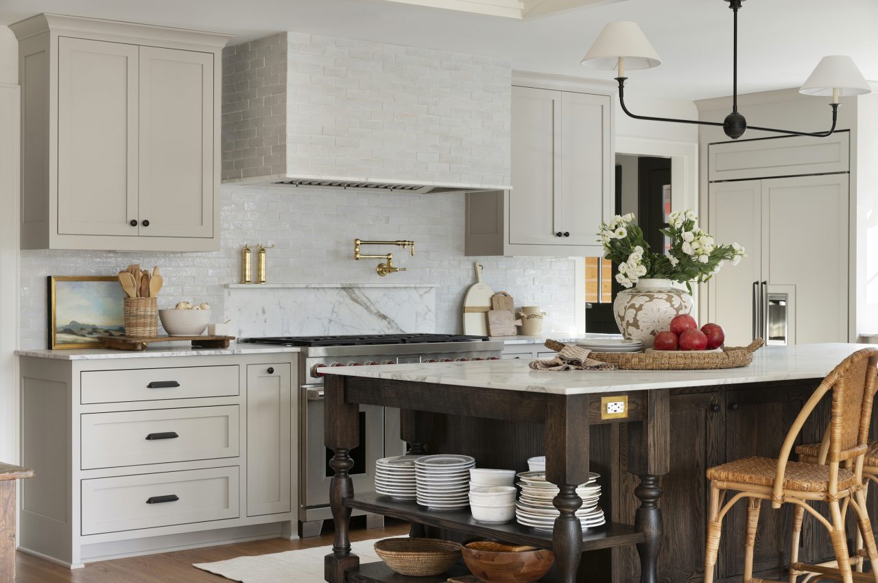 Kitchen in a classic fresh traditional decor style by Bria Hammel Interiors
