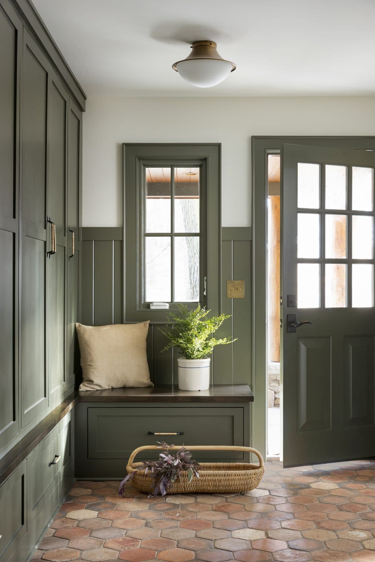 Mudroom in classic fresh traditional decor style by Bria Hammel Interiors