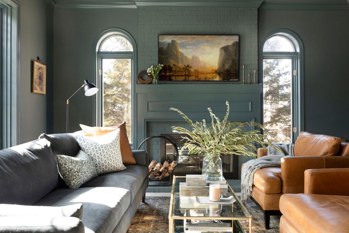 Living room in a classic fresh traditional decor style by Bria Hammel Interiors