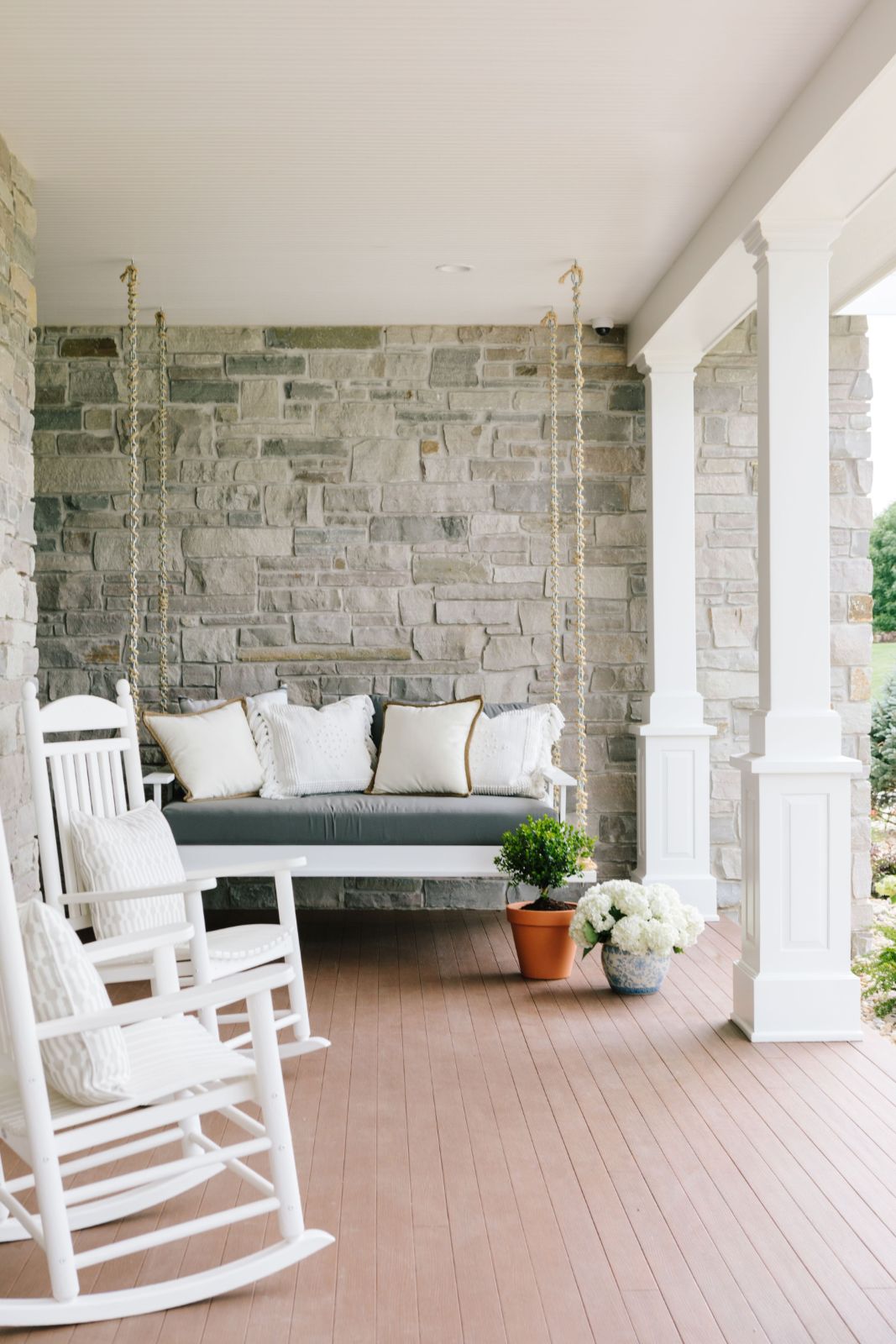 Porch in a classic fresh traditional decor style by Bria Hammel Interiors