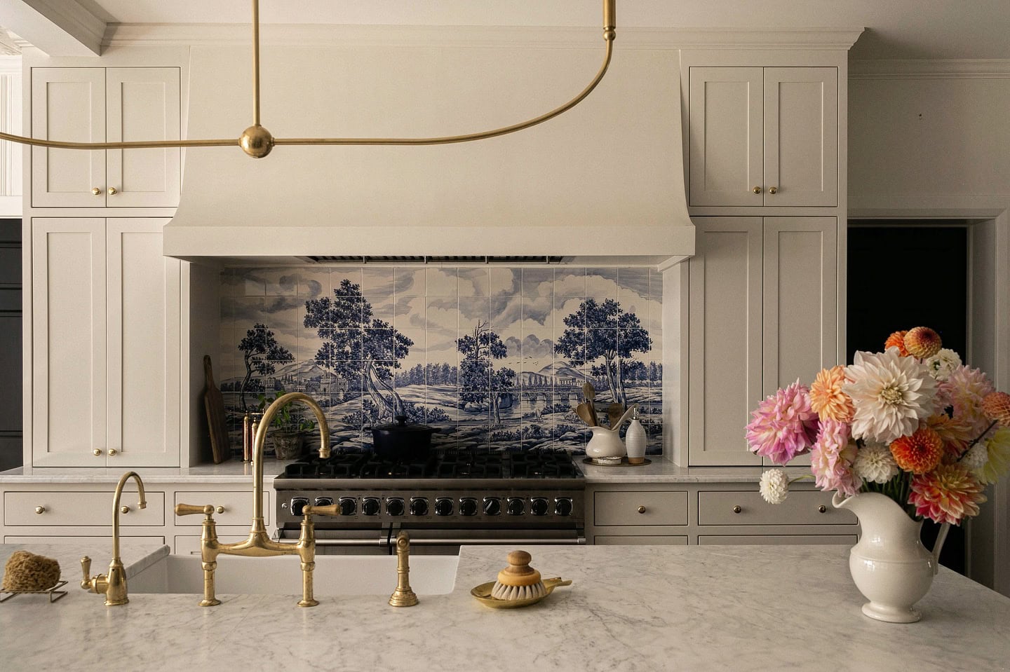 Traditional kitchen backsplash in blue and white as part of focal point tips