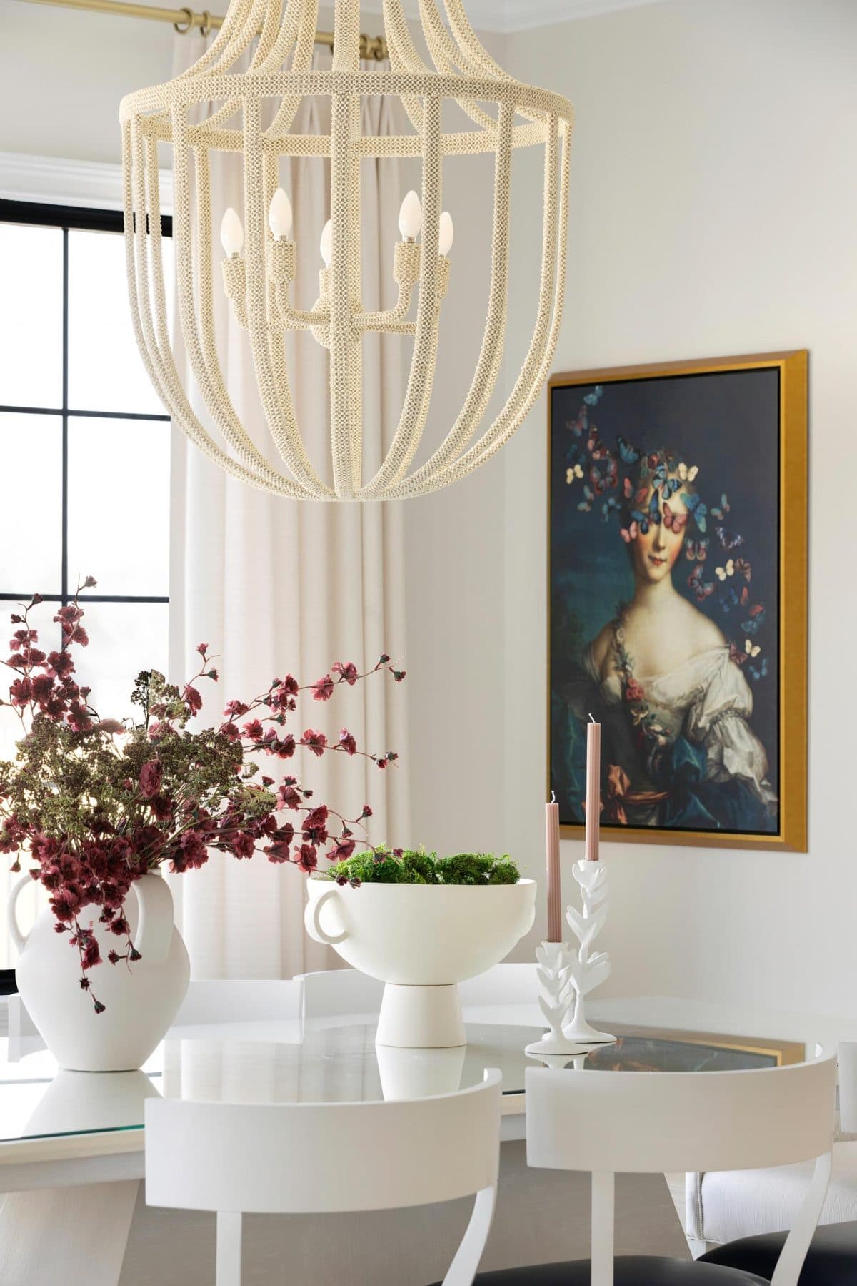 Dining room in a classic fresh traditional decor style by Bria Hammel Interiors