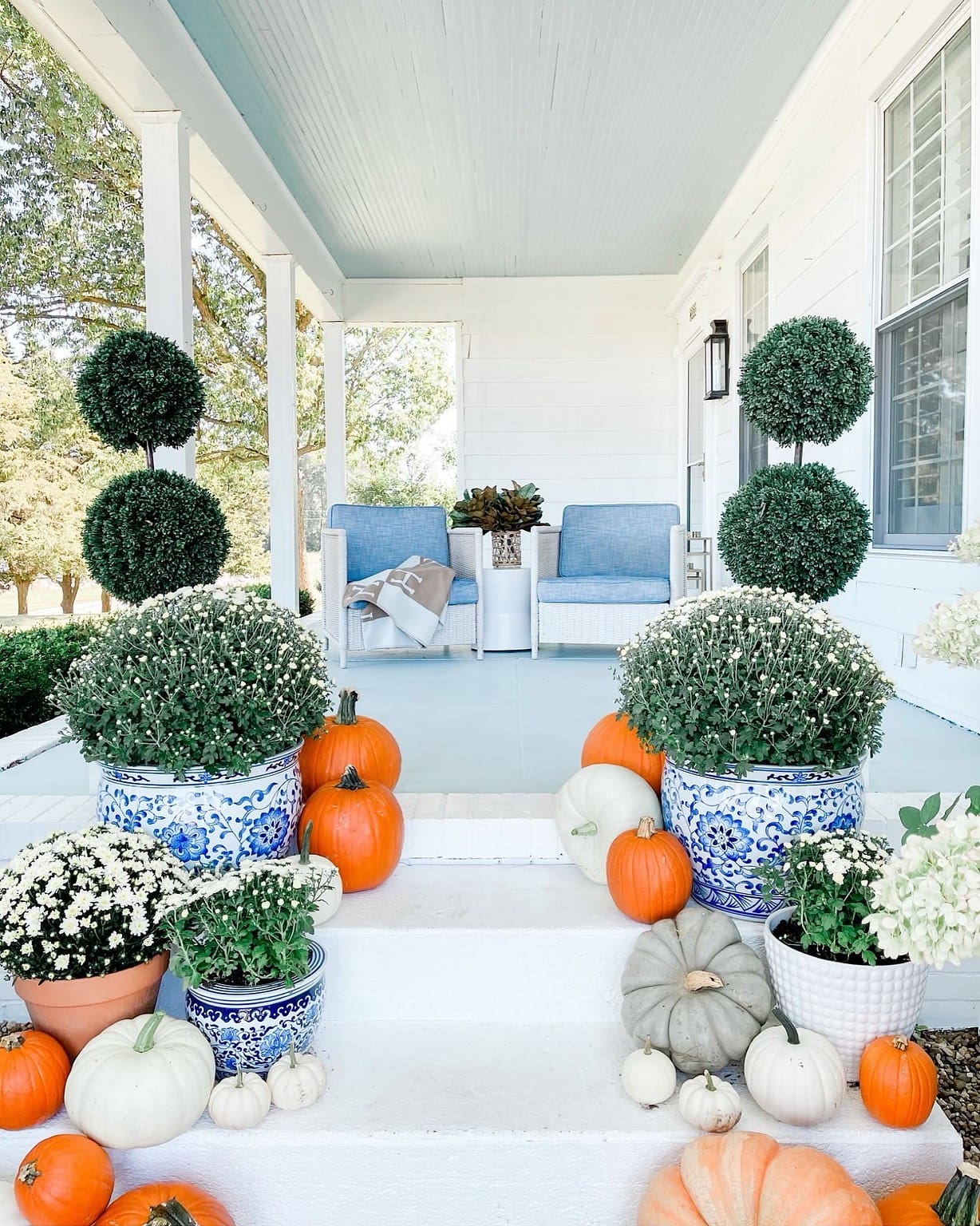 Fall Porch Decorations & Inspiration - shabbyfufu.com