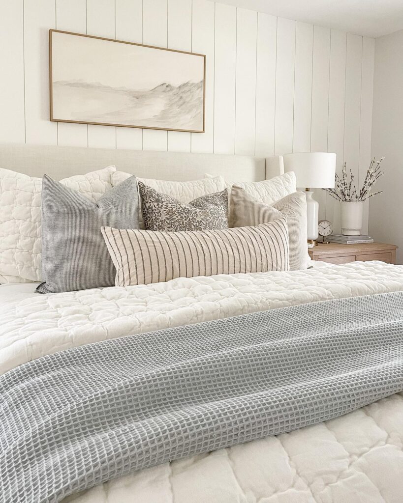 The Best Throw Pillow Combos For a Cozy Bed - shabbyfufu.com