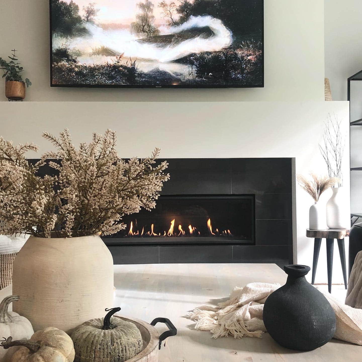 Example of minimalist fall decor ideas featuring living room in neutral color scheme