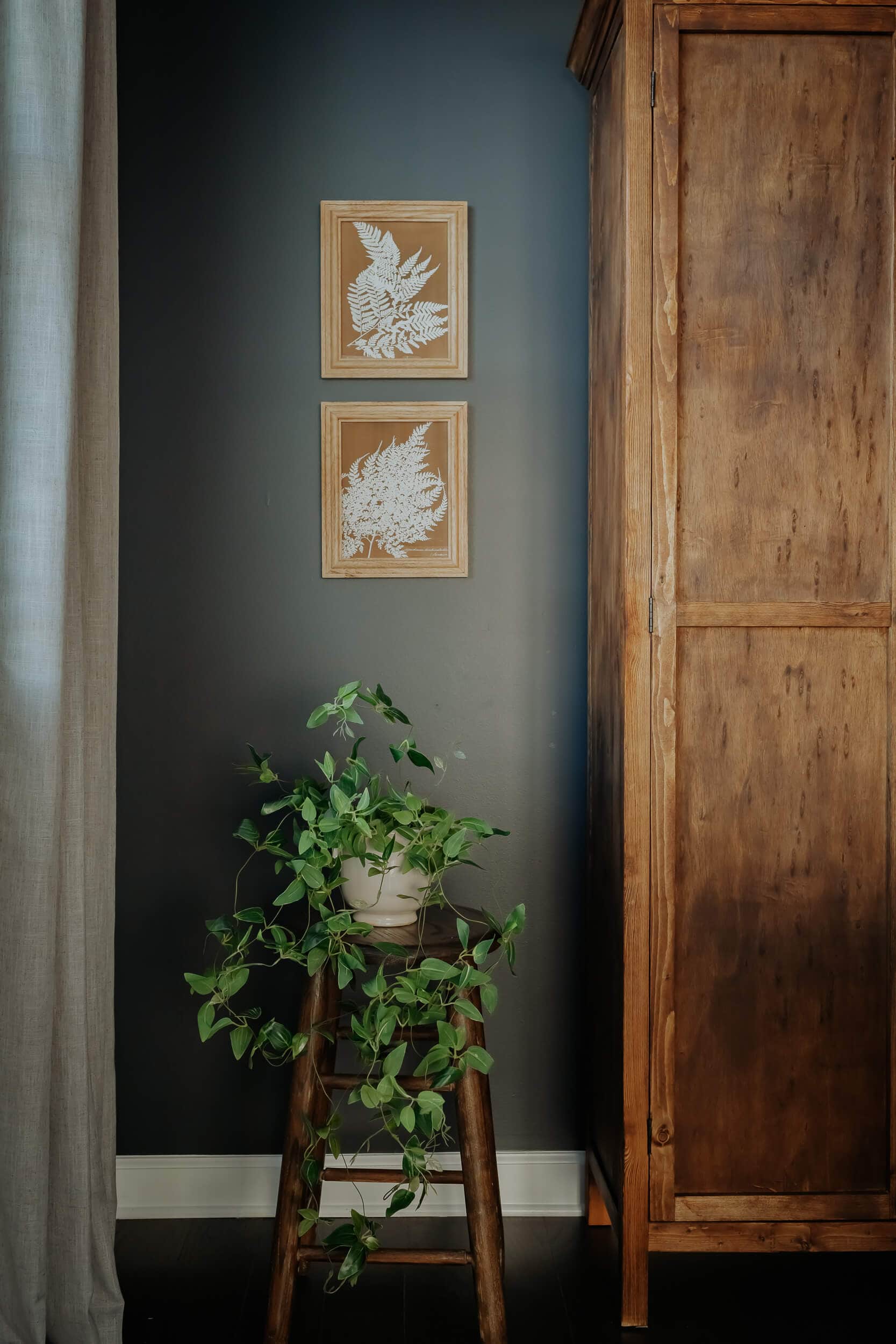 Example of minimalist fall decor ideas featuring botanial print with fall inspired theme