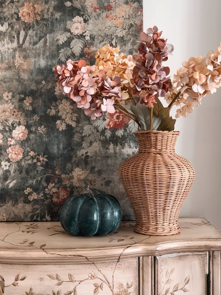 Example of minimalist fall decor ideas featuring floral arrangement