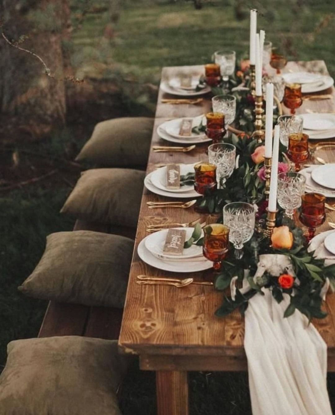 Example of natural rustic Thanksgiving Tablescape Ideas to Wow Your Guests