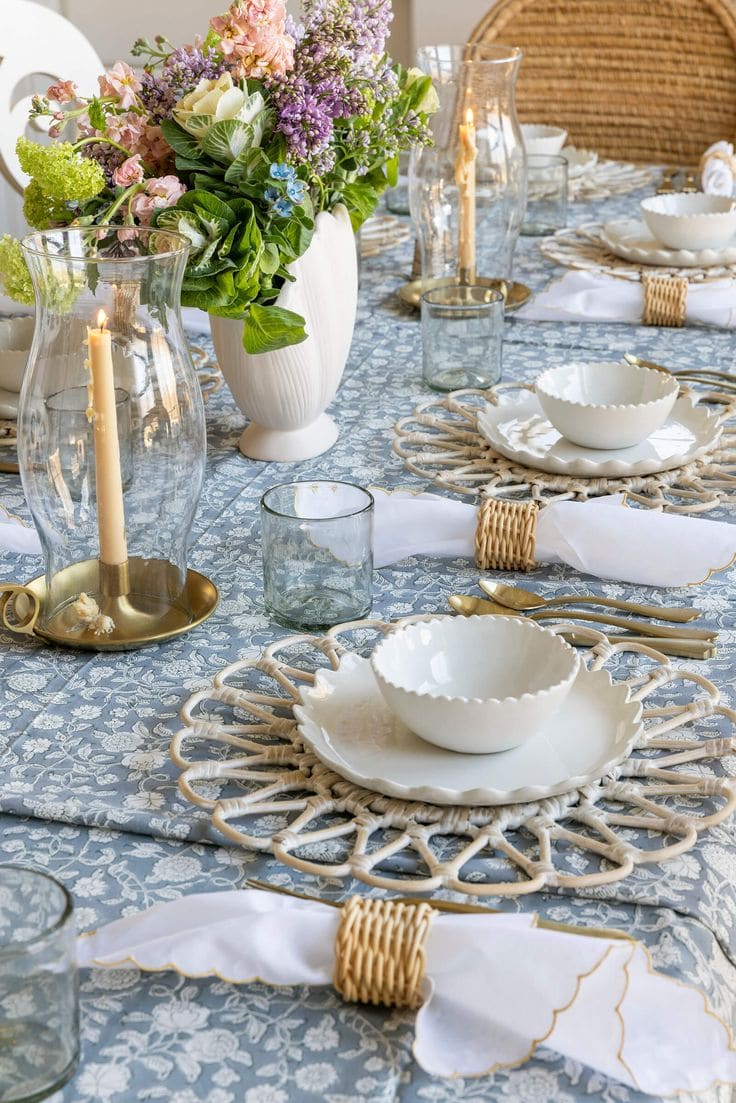 Example of airy coastal Thanksgiving Tablescape Ideas to Wow Your Guests