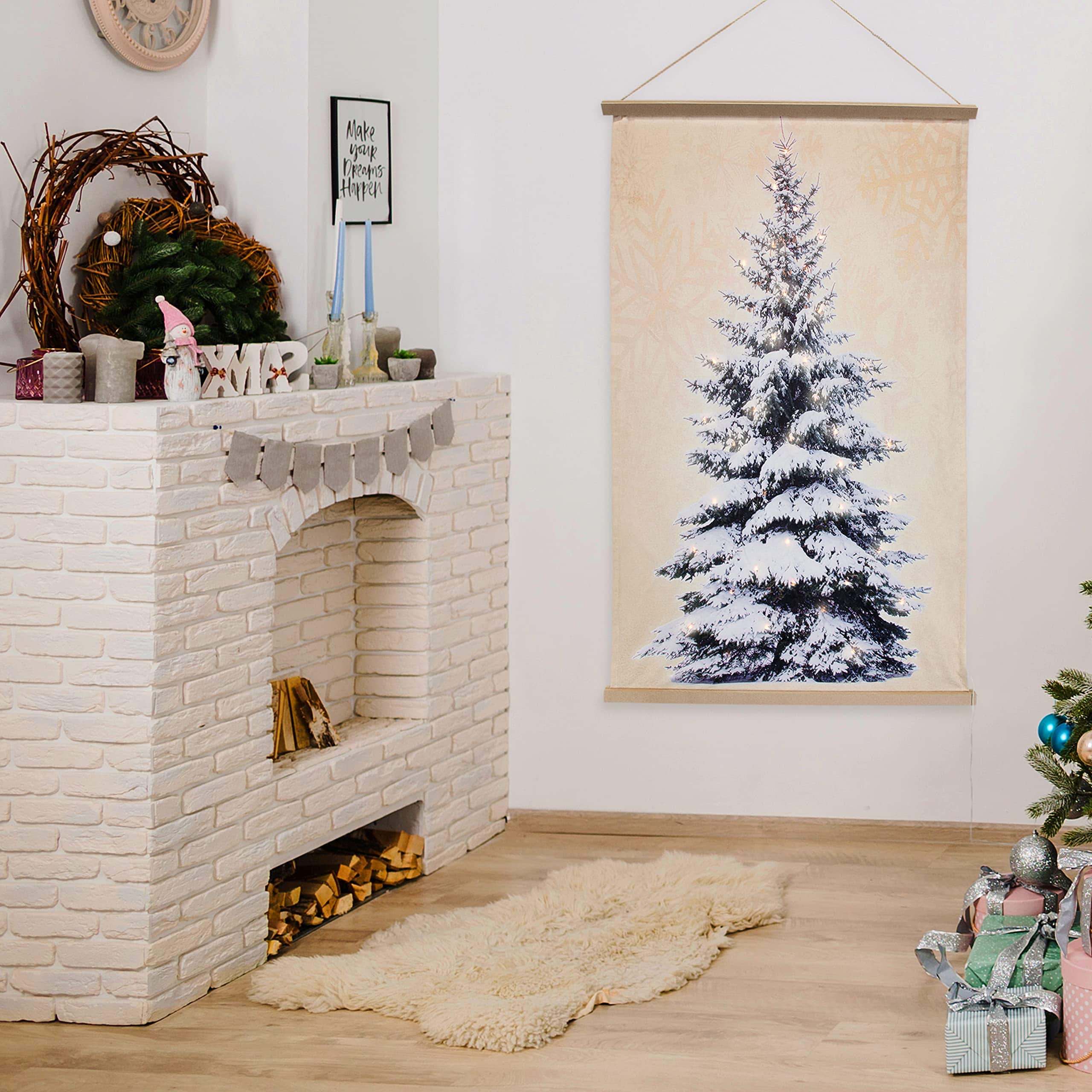 Christmas tree tapestry example as apartment Christmas decorations