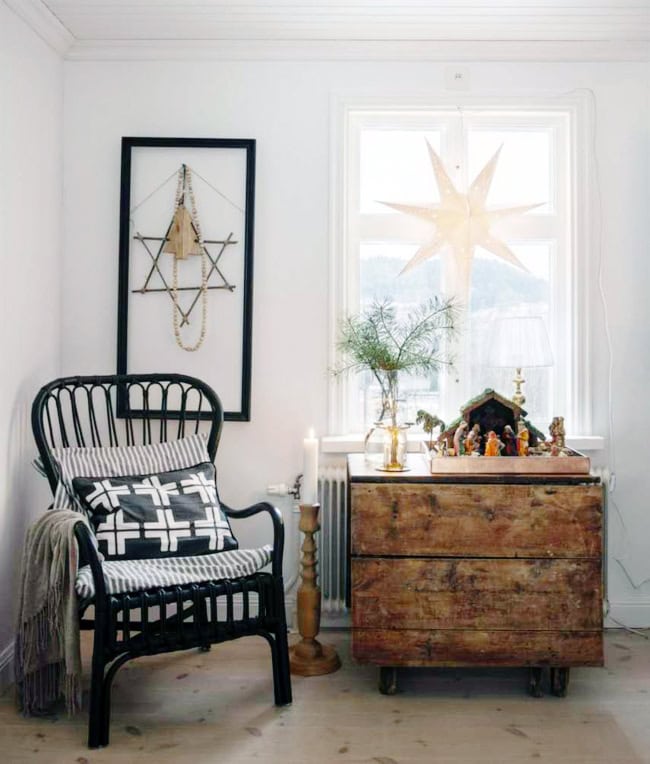 Charming apartment Christmas decorations and tips, example of living room nook with holiday decor