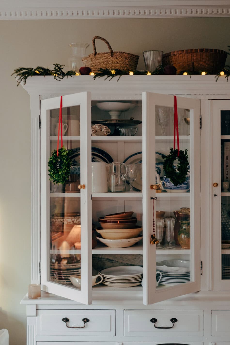 Charming apartment Christmas decorations and tips, example kitchen storage holiday decor