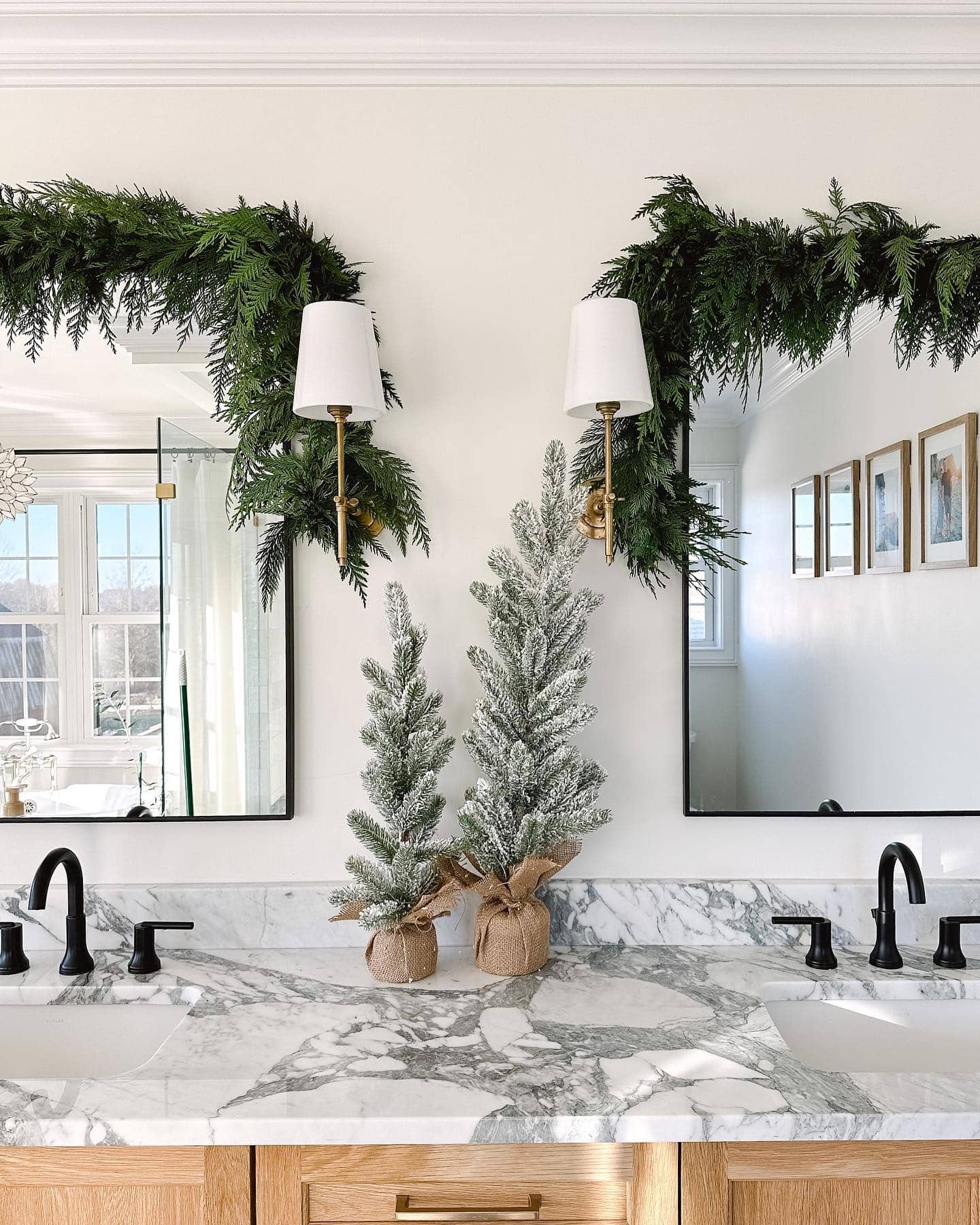 Christmas Bathroom Decor: How to Style Your Bathroom for the Holidays -  shabbyfufu.com, image size:1440x1800