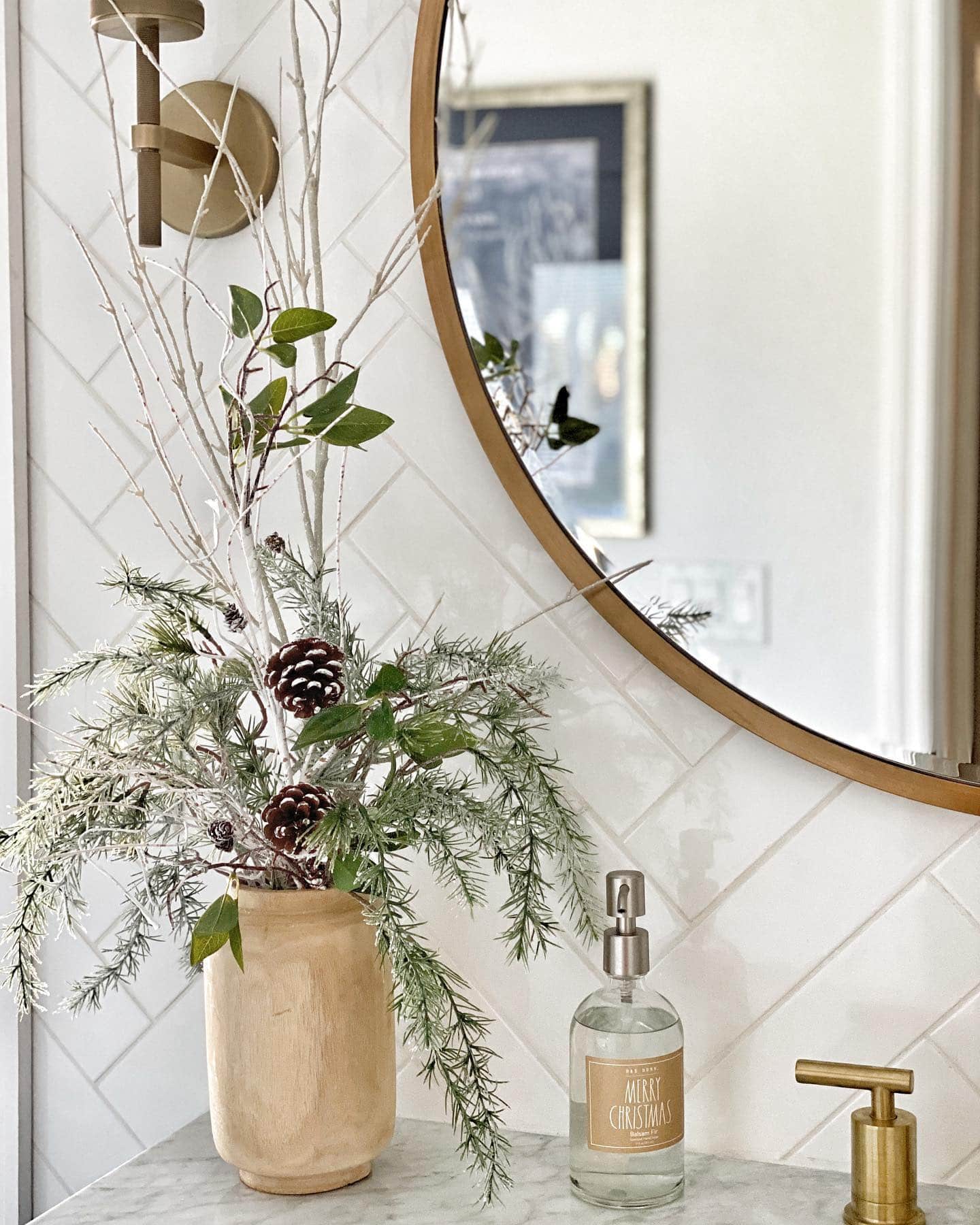 Ideas and tips for Christmas bathroom decor featuring a bathroom with modern style, showcasing dried greenery.