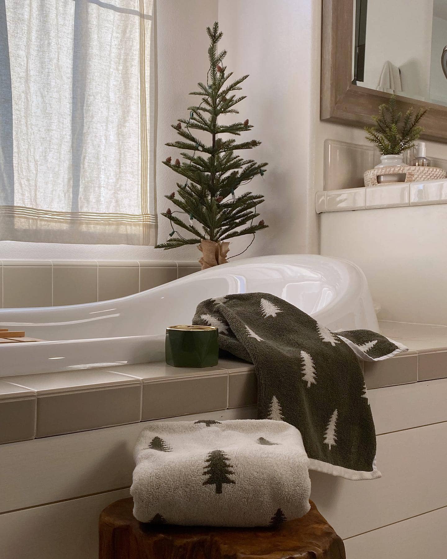 Ideas and tips for Christmas bathroom decor featuring a bathroom with farmhouse style, showcasing red and white color scheme.