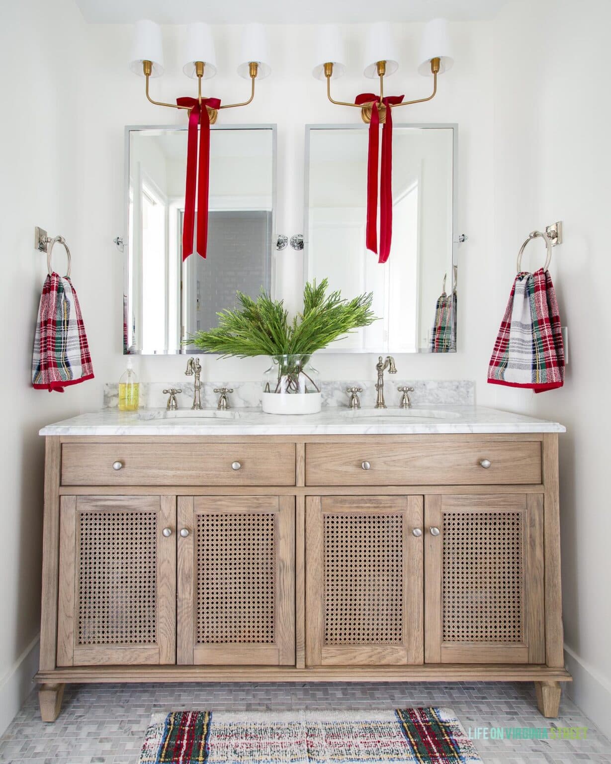 Ideas and tips for Christmas bathroom decor featuring a bathroom with farmhouse style, showcasing red and white color scheme.