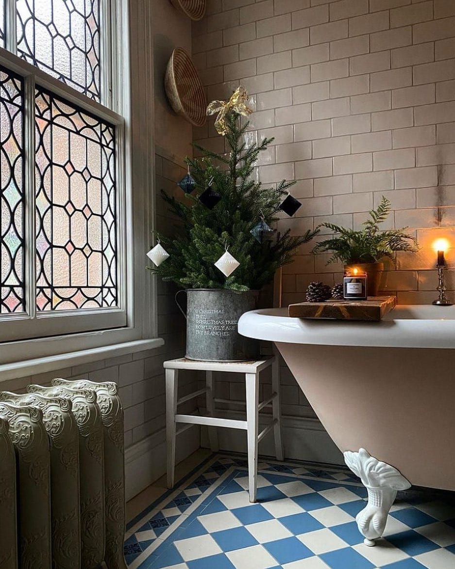 Ideas and tips for Christmas bathroom decor featuring a bathroom with traditional style, showcasing a moody decor.