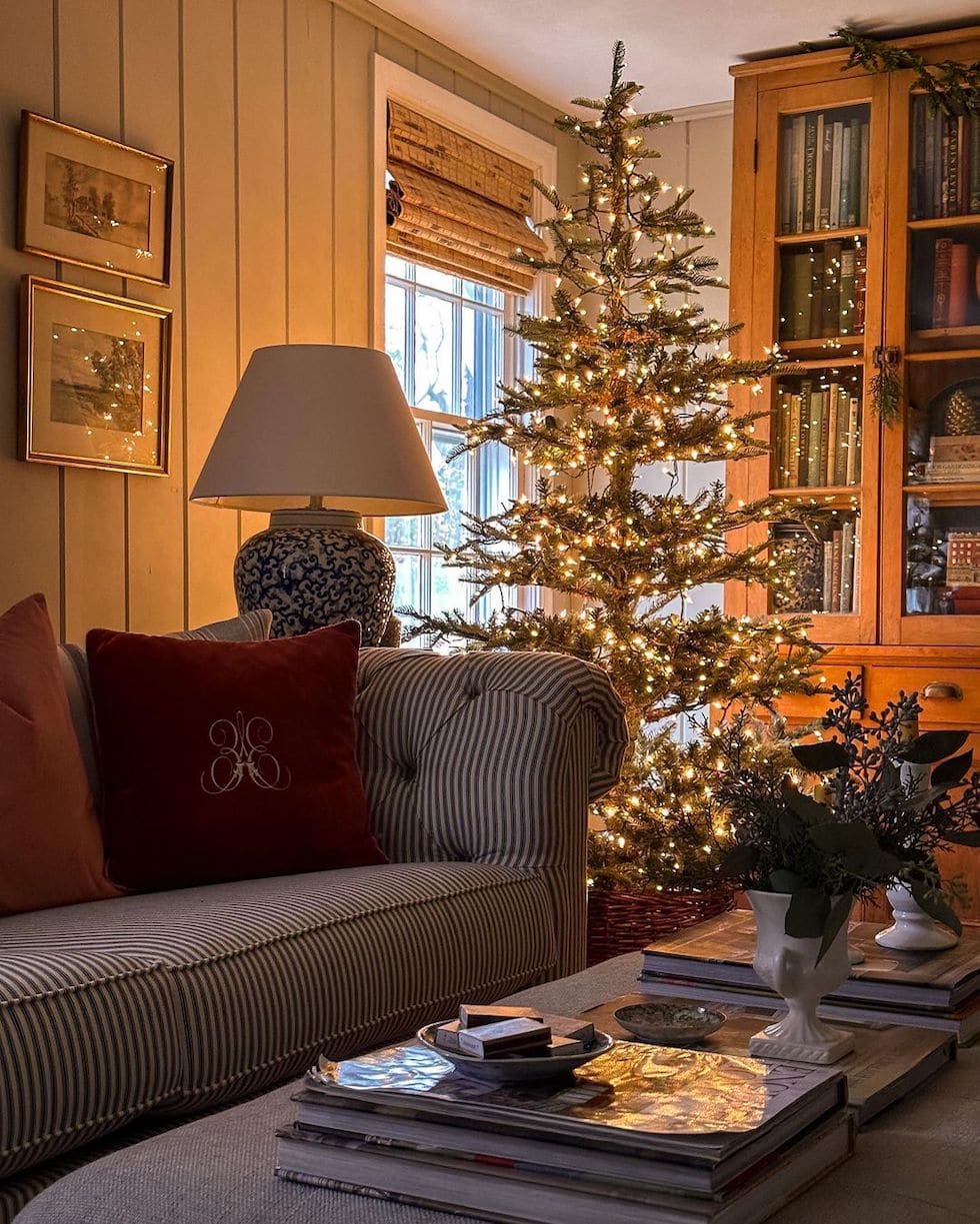 Example of cozy Christmas decor featuring living room decorated in traditional style.