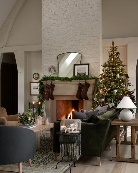 Example of cozy Christmas decor featuring living room decorated in traditional style.