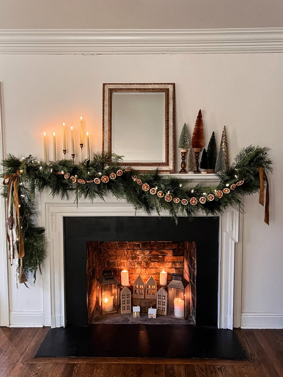 Example of cozy Christmas decor featuring living room decorated in traditional style.