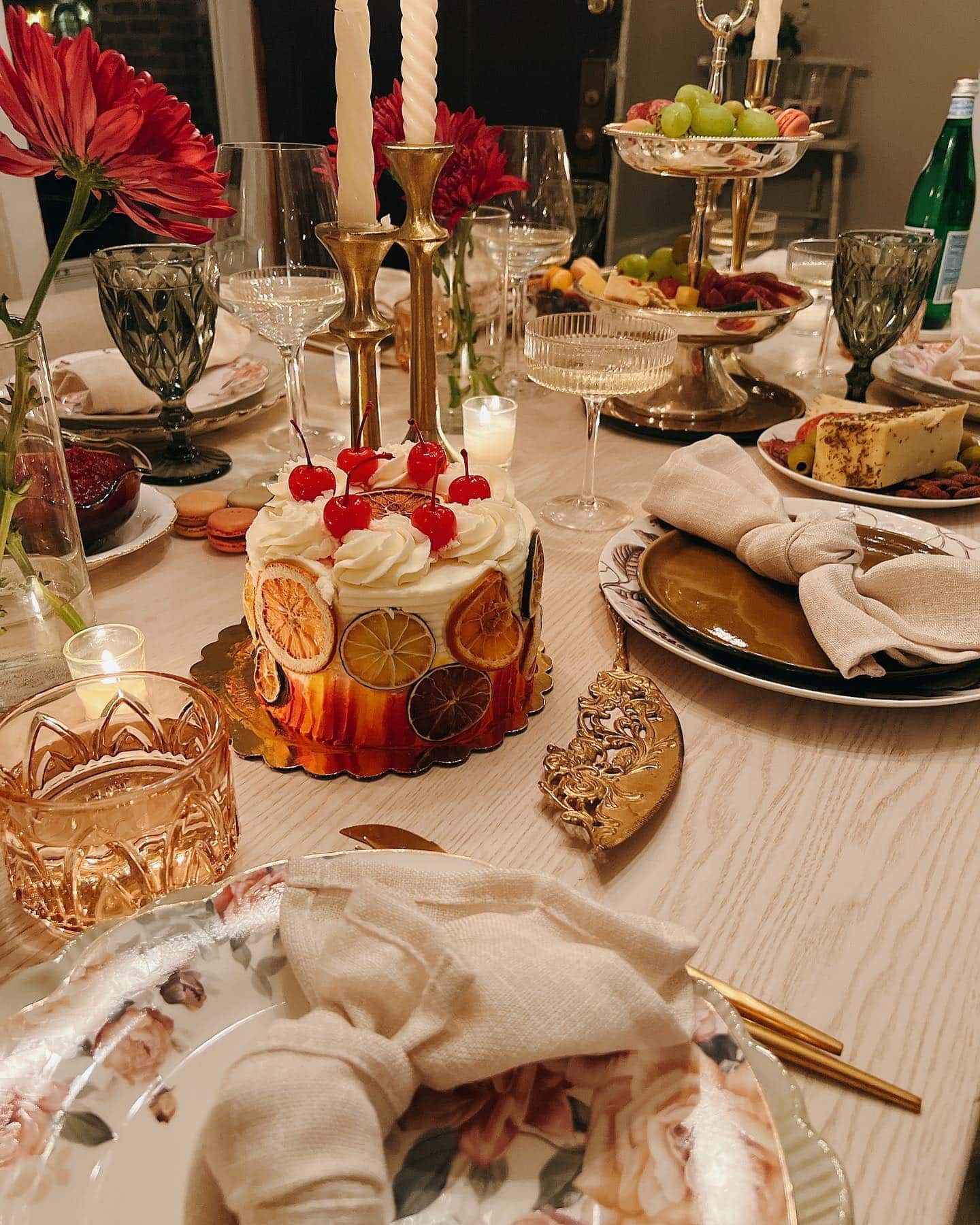Friendsgiving Aesthetic inspiration idea featuring a cozy table setting