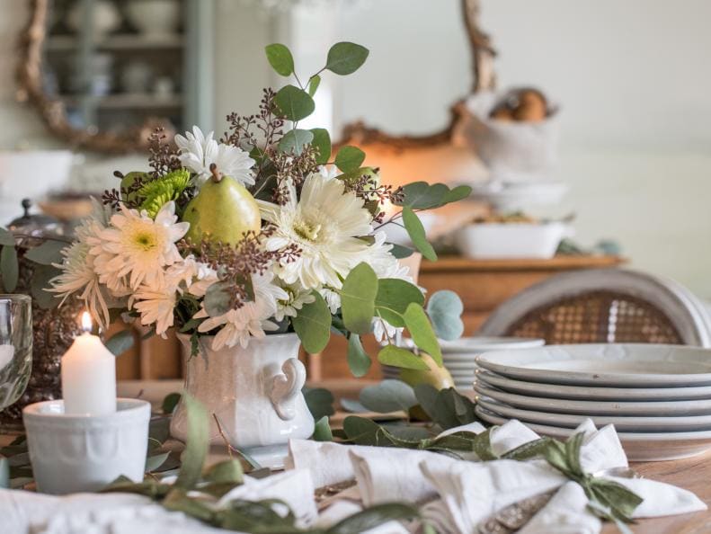 Thanksgiving buffet setup example featuring a traditional buffet with decorative florals