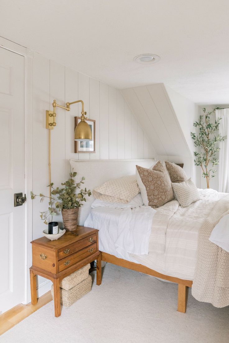 Guest room inspiration example showcasing a bed in a traditional cottage style