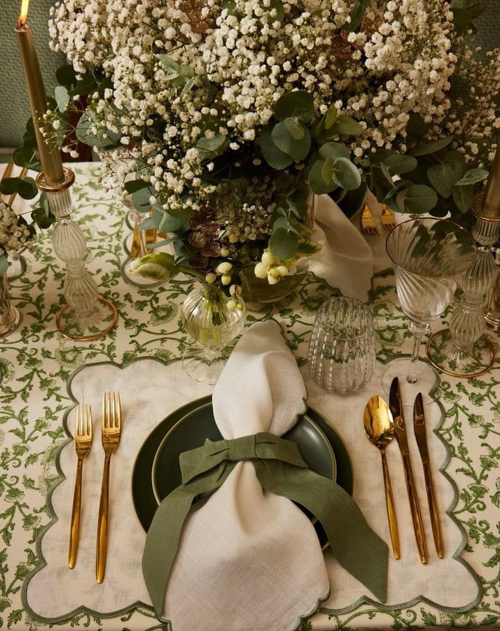 Christmas tablescape idea in a classy traditional style