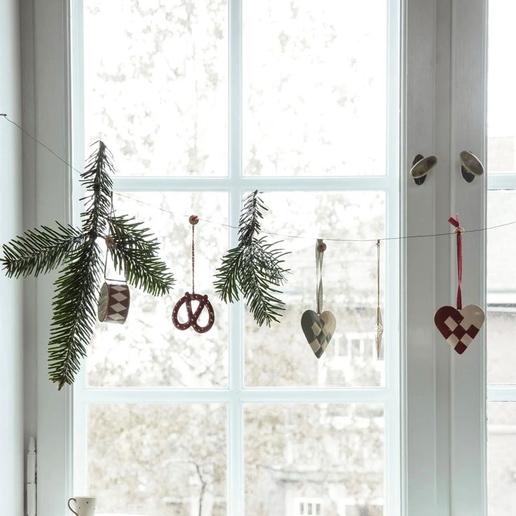 Kid-friendly Christmas decor ideas example featuring stars decorating windows