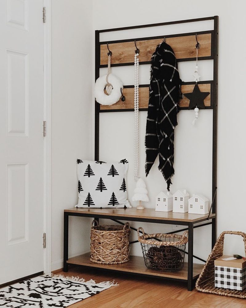 Holiday entryway idea featuring an foyer in modern style